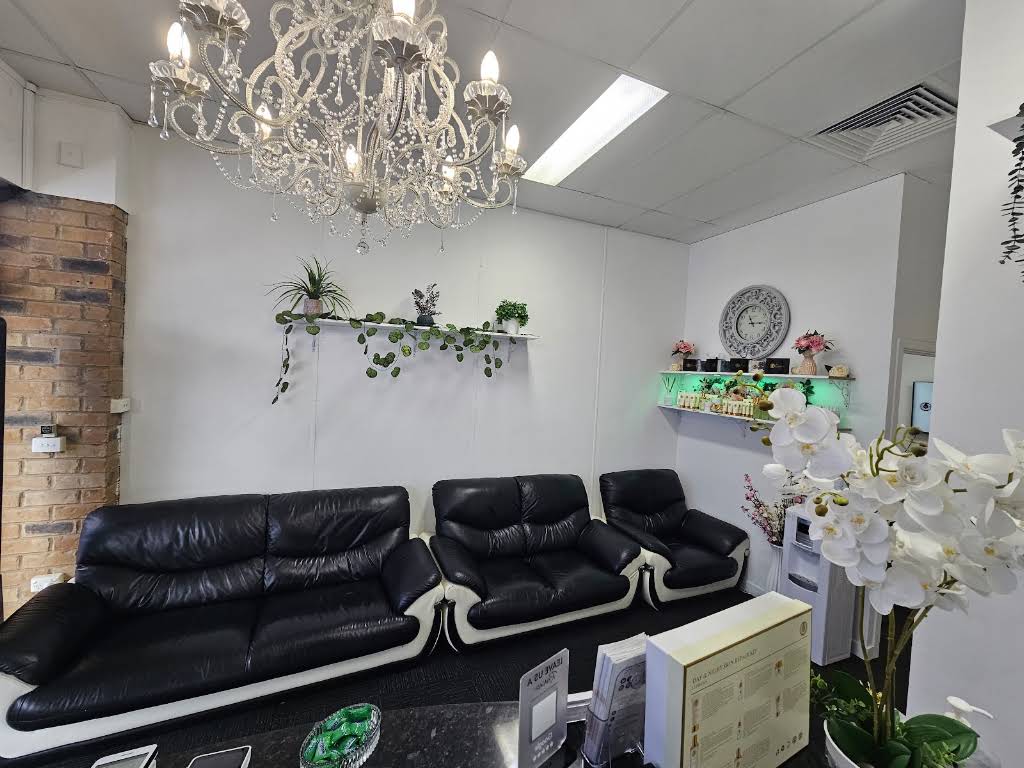 E.W. Cosmetic Injector and Laser Clinics, Lawnton, Lawnton, QLD