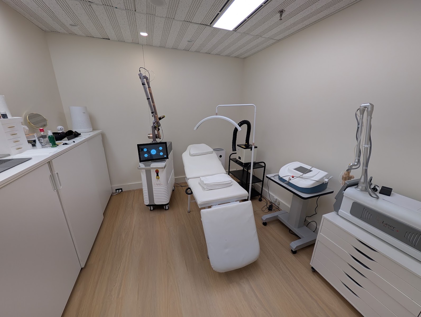 Laser by Tom, Bondi Junction, NSW